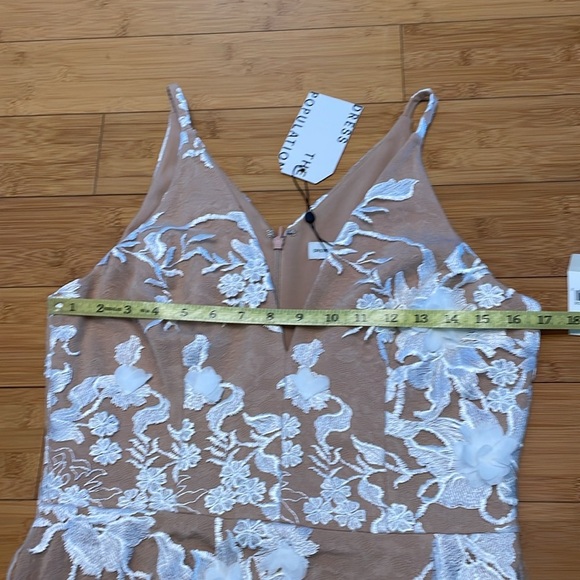 Dress The Population Audrey Midi Dress Sz Large  3D Floral Embroidered Fit Flare - Picture 12 of 17